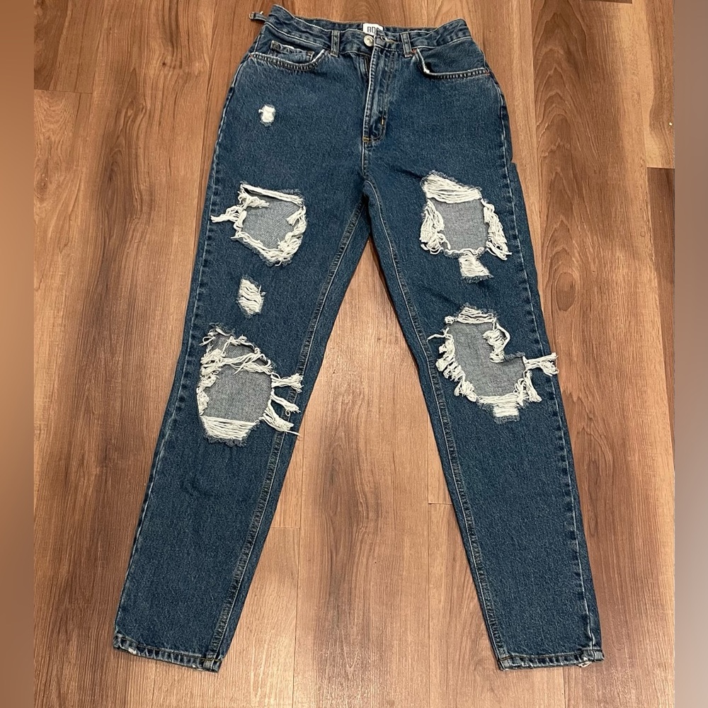 Urban Outfitters BDG Mom High Rise Jeans. Size 27.